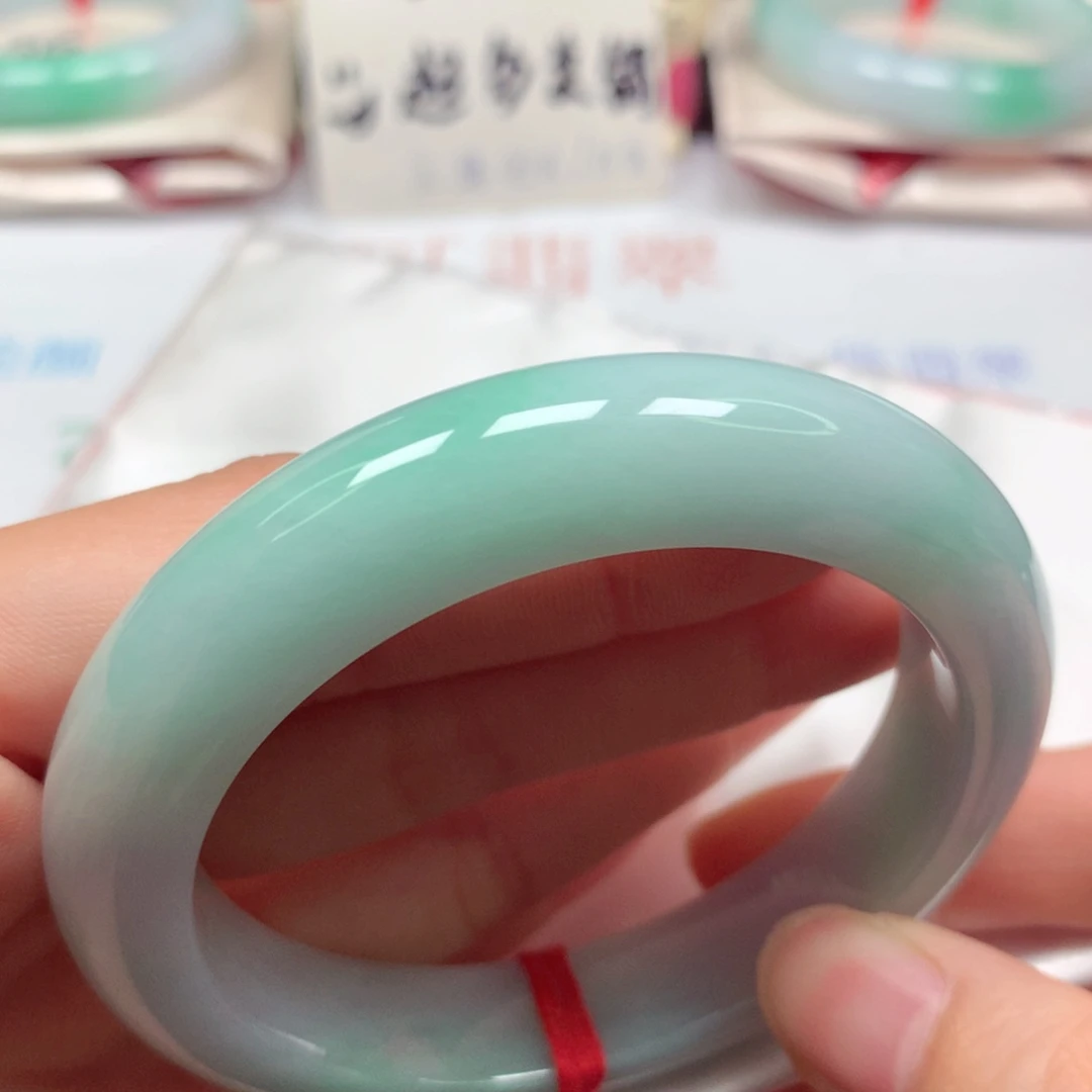 翡翠未镶嵌手镯细腻冰胶果绿底5455