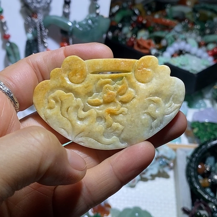 翡翠未镶嵌吊坠(赠链)