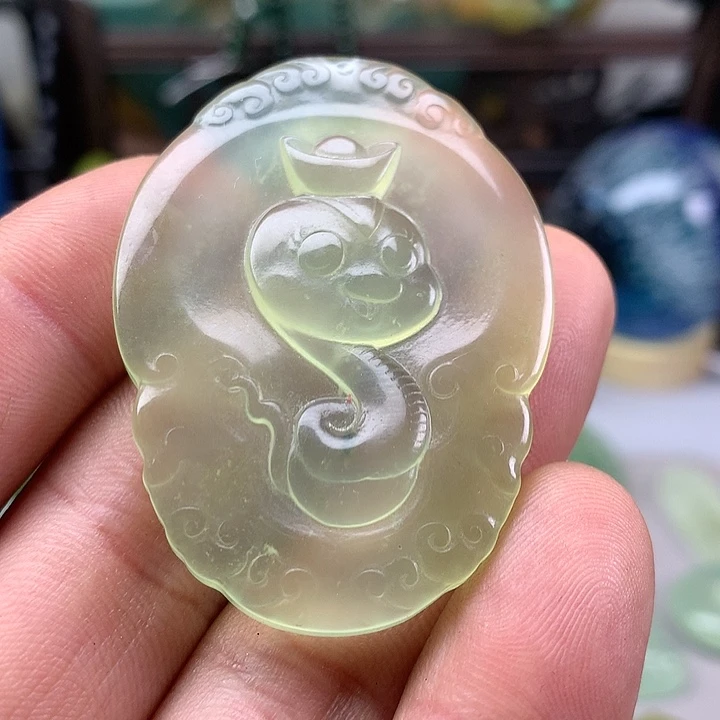 蛇纹石玉挂坠未镶嵌