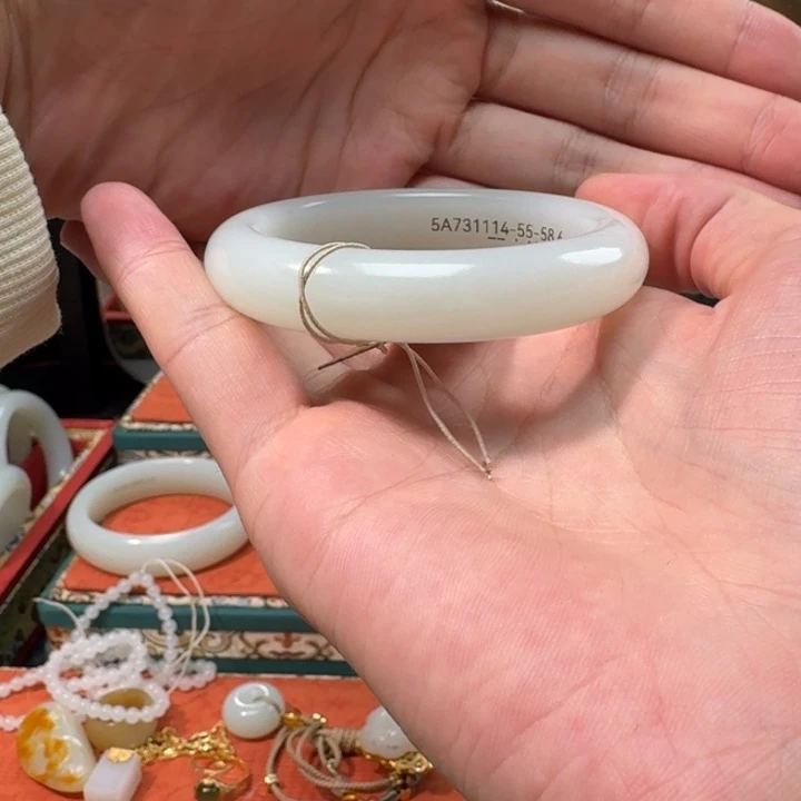 和田玉（糖玉）未镶嵌手镯