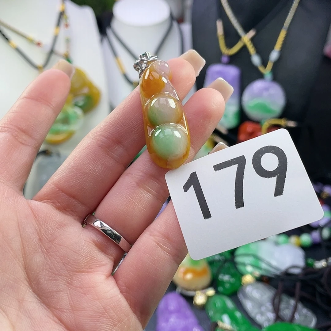 翡翠未镶嵌吊坠(赠链)