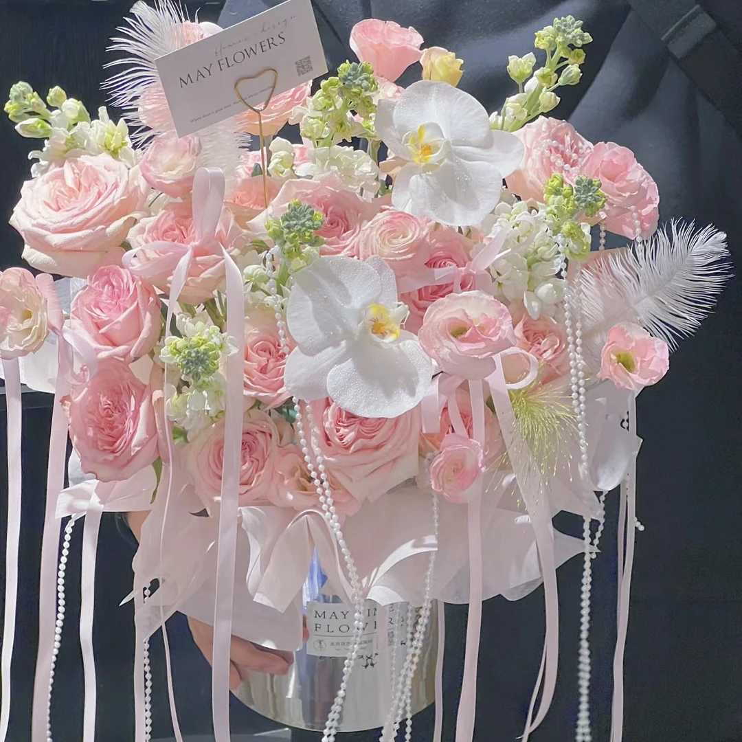 轻奢【漫山遍野的喜欢】16枝粉玫瑰2枝蝴蝶兰6紫罗兰混搭抱抱桶高级感生日花见面花送闺蜜送女友同城鲜花小时达