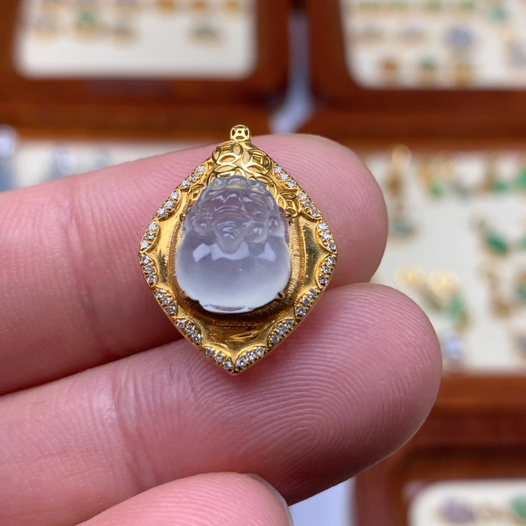 翡翠18K金镶嵌颈饰貔貅