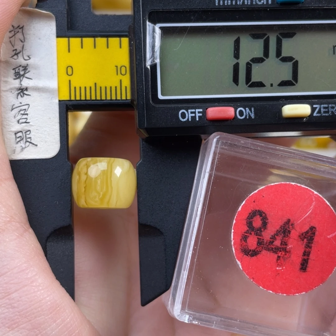 大***愚蜜蜡未镶嵌珠宝奇石