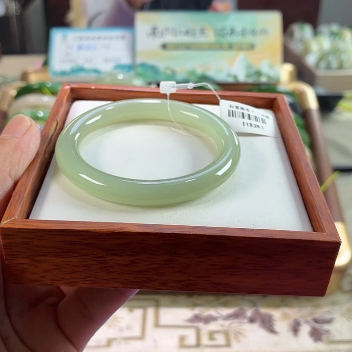 和田玉未镶嵌手镯4 圈口52