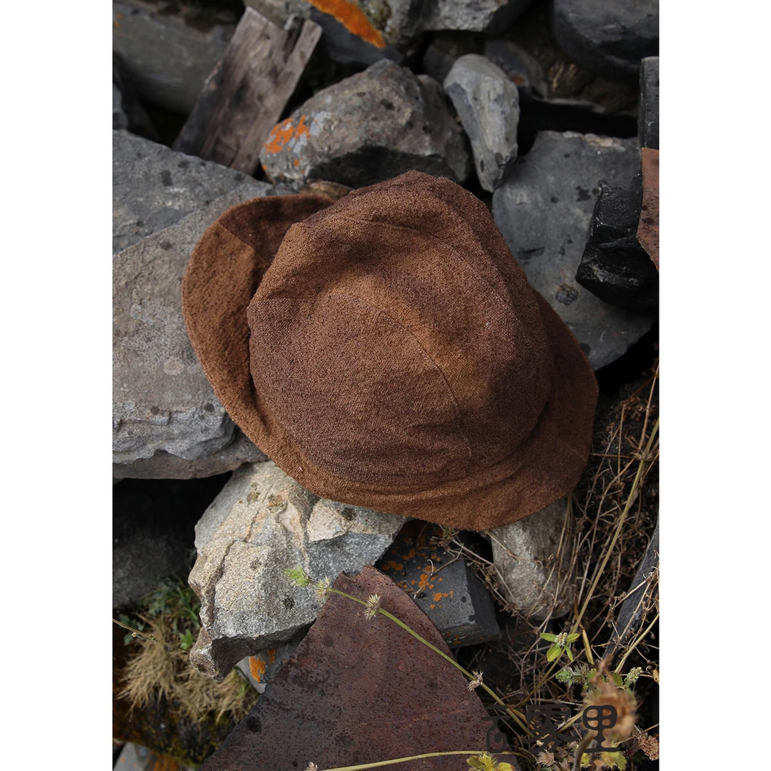 云雾里 原创设计复古文艺松弛感简约大气牛皮混纺植物染帽子 3049