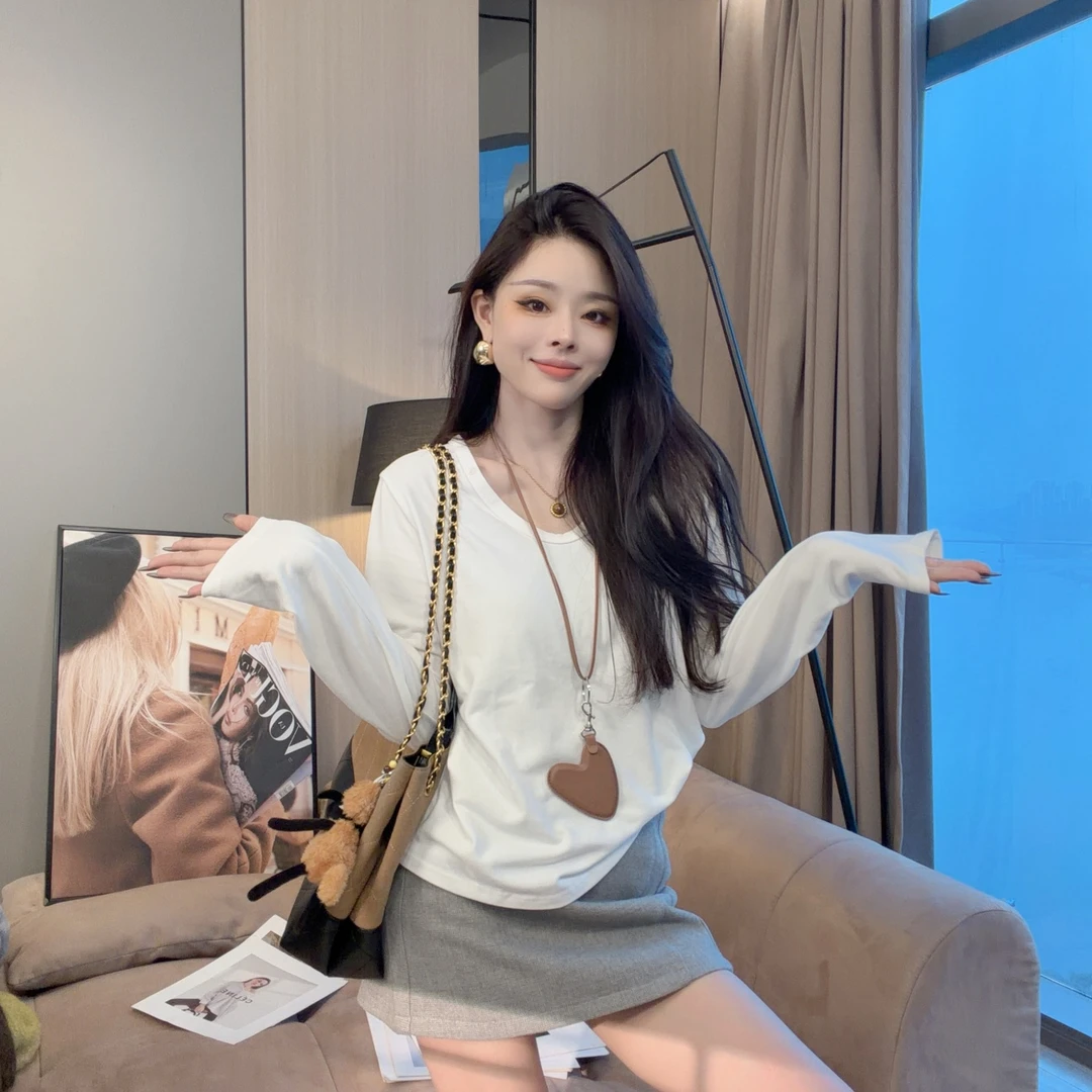 【晓溪服饰】白色V领长袖t恤女内搭修身显瘦百搭T恤上衣6601