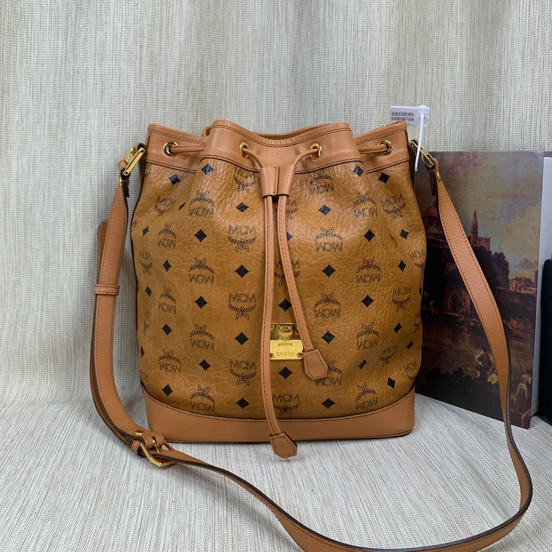 95新 MCM 干邑色抽绳水桶包/ZY06830023/0023