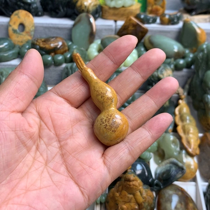 岫岩河磨玉（透闪石质玉）未镶嵌把件火***子