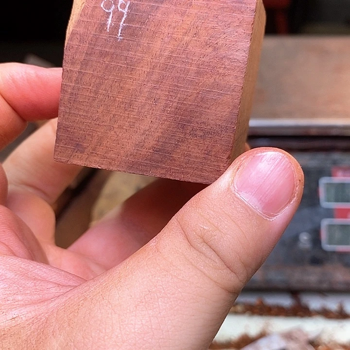 以***人檀香紫檀(小叶紫檀)