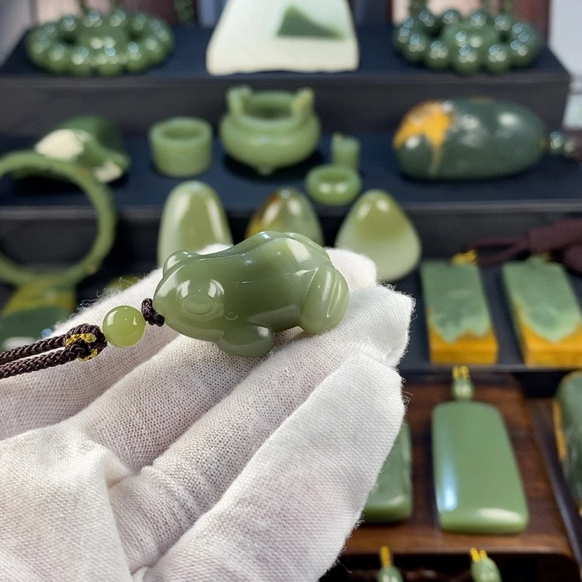 【闪购商品】岫岩老玉（透闪石质玉）颈饰未镶嵌