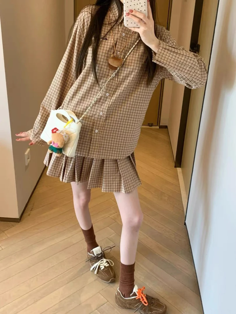 MM卡其色格纹衬衫百褶裙