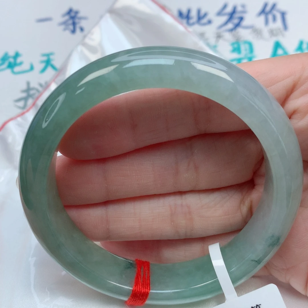 翡翠手镯未镶嵌58.5圈 半山水意境 有纹