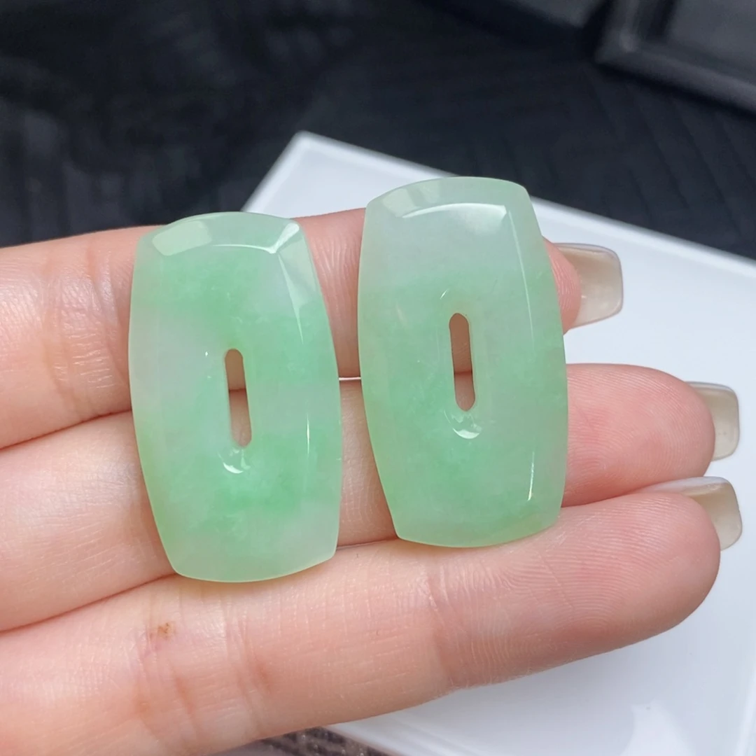翡翠未镶嵌耳饰福贝