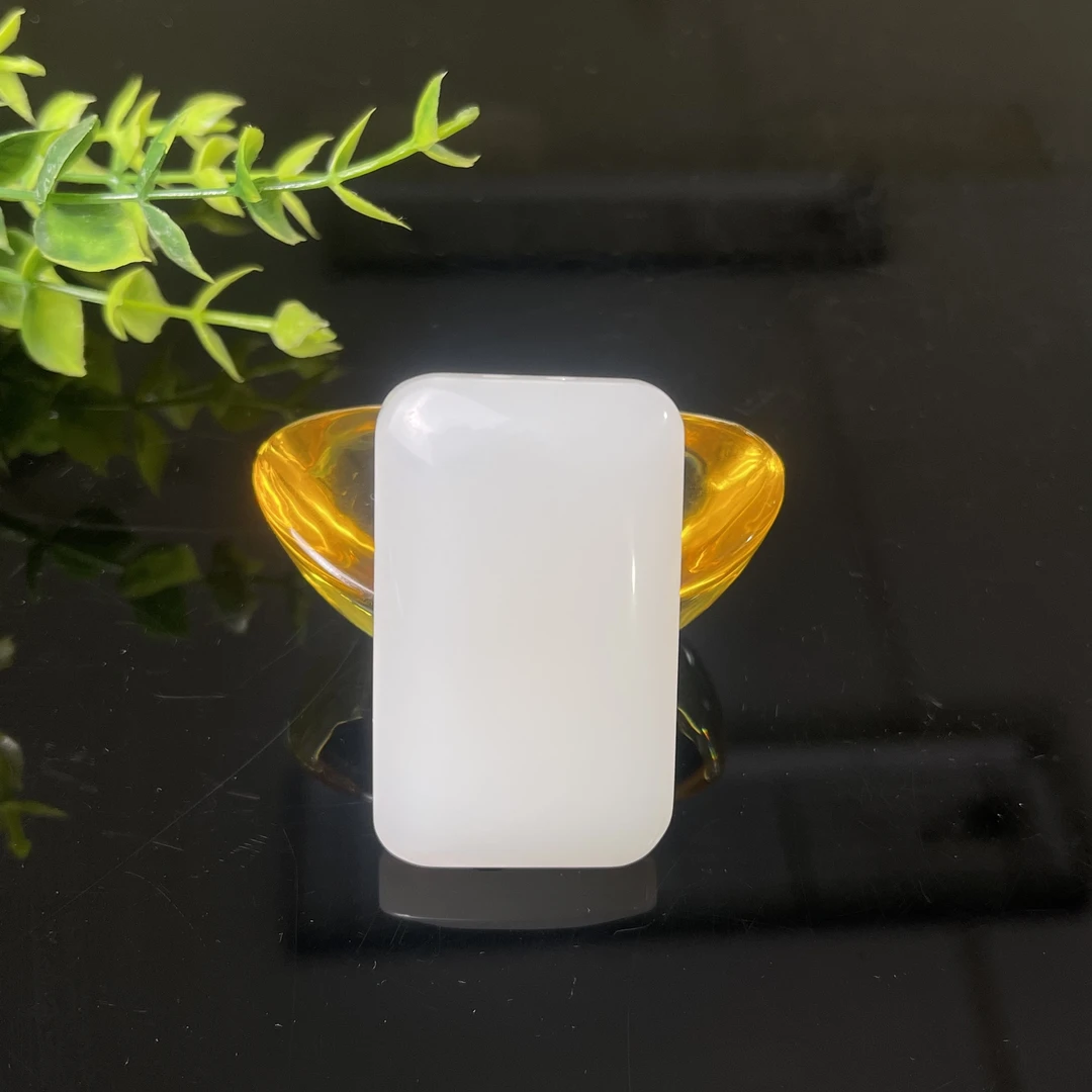 白月光色平安无事牌吊坠