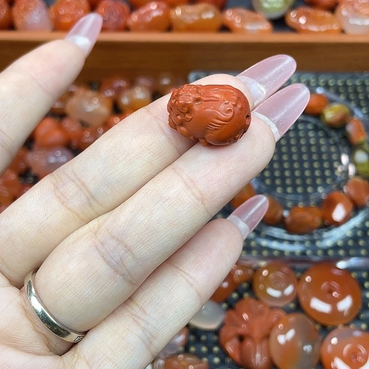 南红玛瑙未镶嵌颈饰貔貅