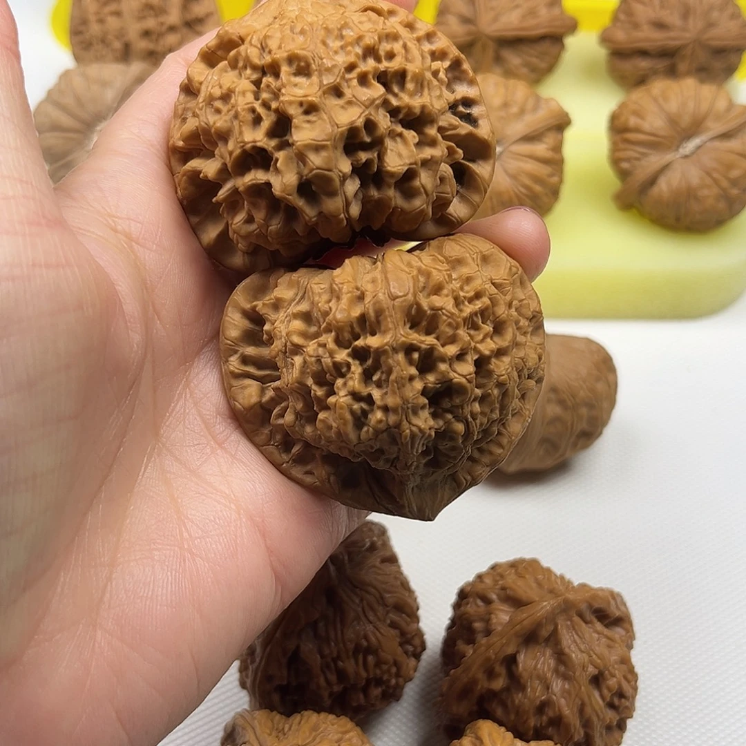 文玩核桃吊坠麒麟纹官帽50