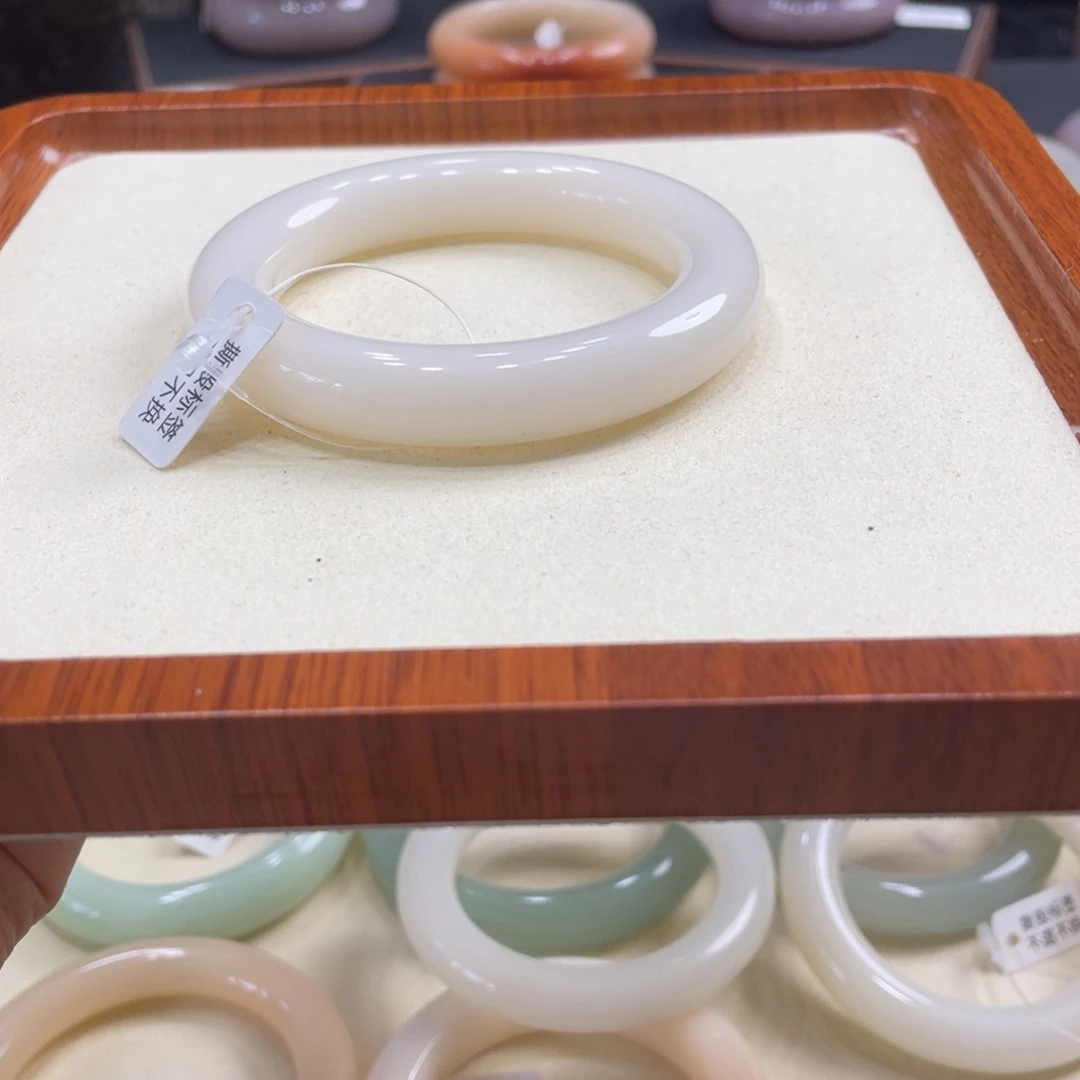 石英岩玉手镯未镶嵌