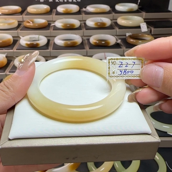 和田玉（糖玉）手镯未镶嵌