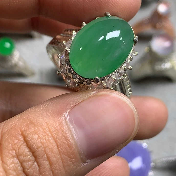 翡翠未镶嵌戒指铜托，卖裸石，需要二次镶嵌