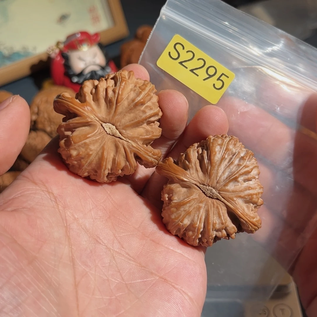 文玩核桃把件白狮子