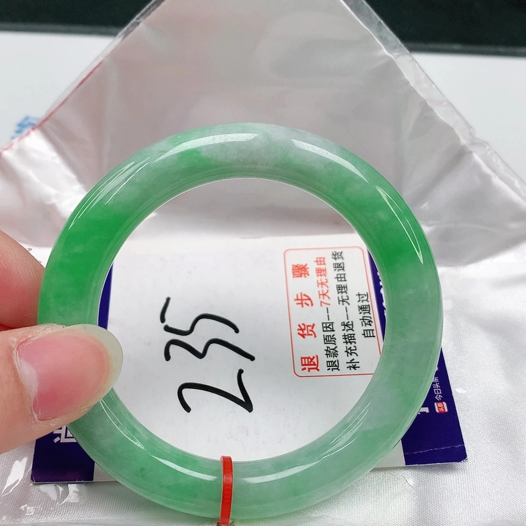 翡翠手镯未镶嵌翡翠