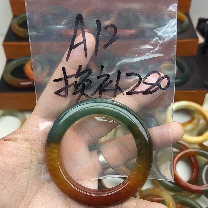 发***子蛇纹石玉未镶嵌手镯