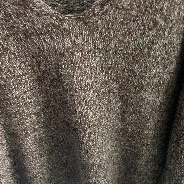 咖色v领丝羊绒宽松