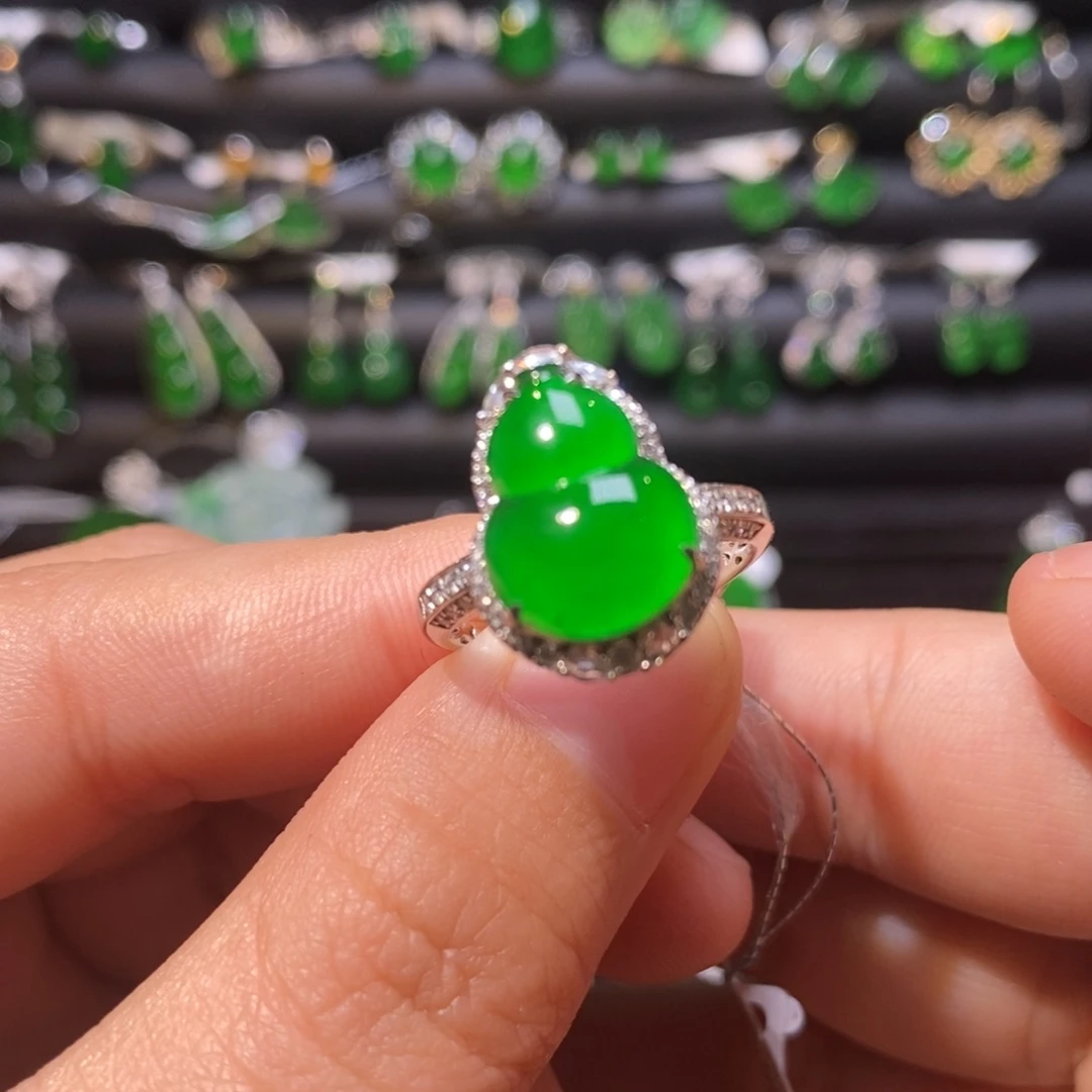 翡翠戒指18K金镶嵌天然翡翠