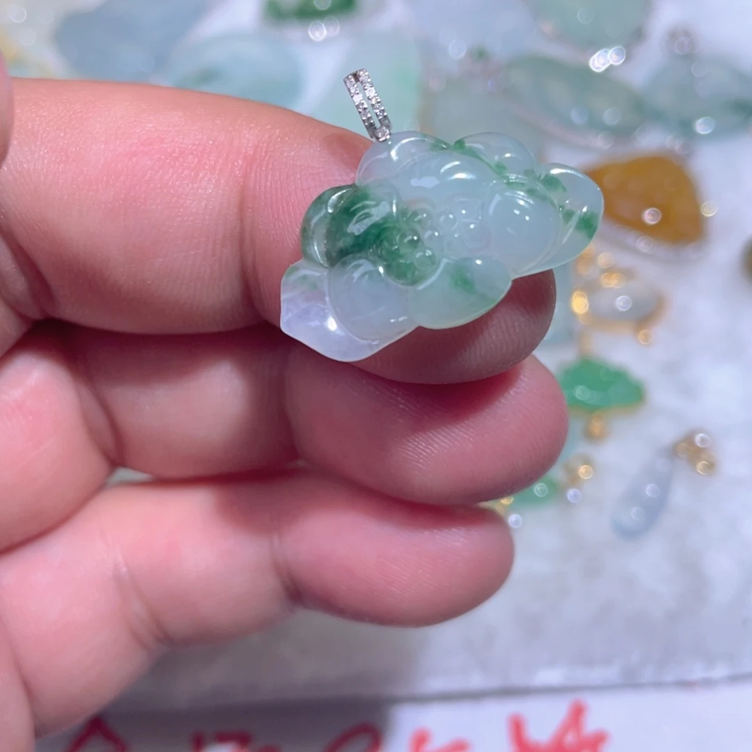 翡翠18K金镶嵌颈饰