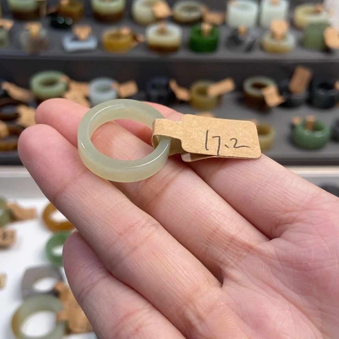 和田玉未镶嵌戒指