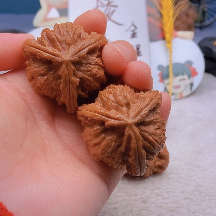 吊坠文玩核桃有**?三棱