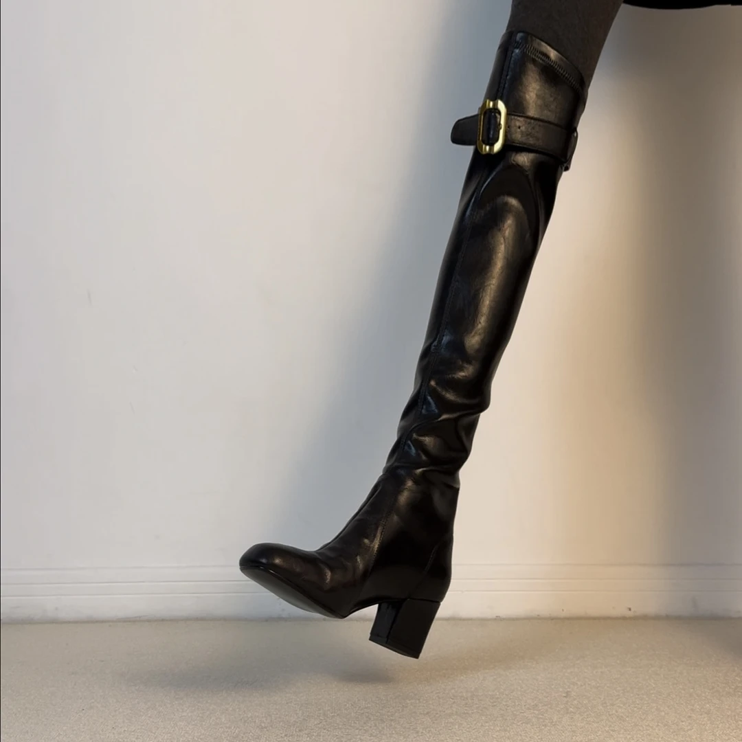 六也「酷帅百搭」6cm真皮圆头金属扣厚底显瘦不过膝长筒靴女L1200