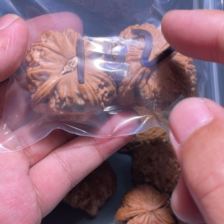 文玩核桃吊坠102呃呃呃