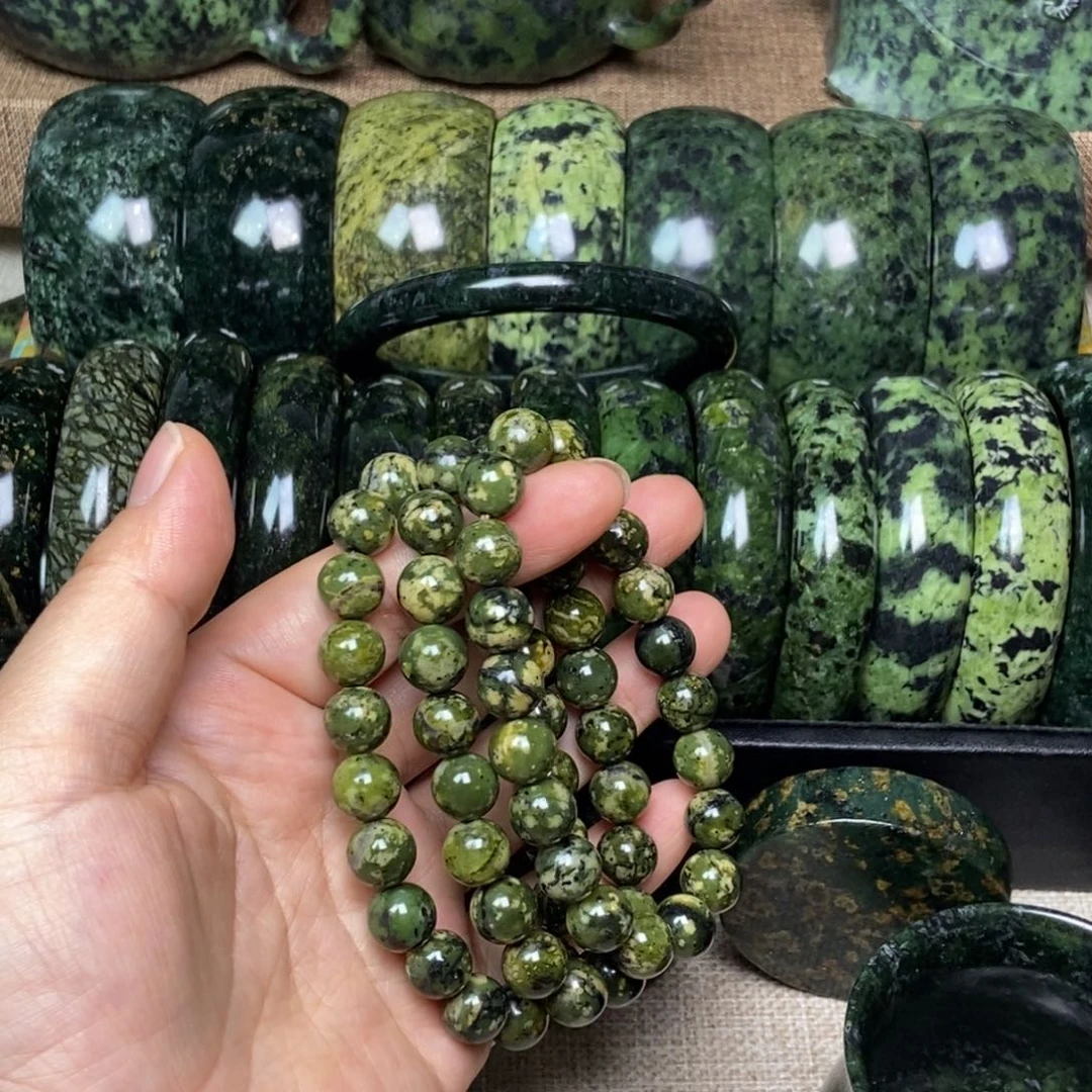 蛇纹石玉未镶嵌颈饰温*