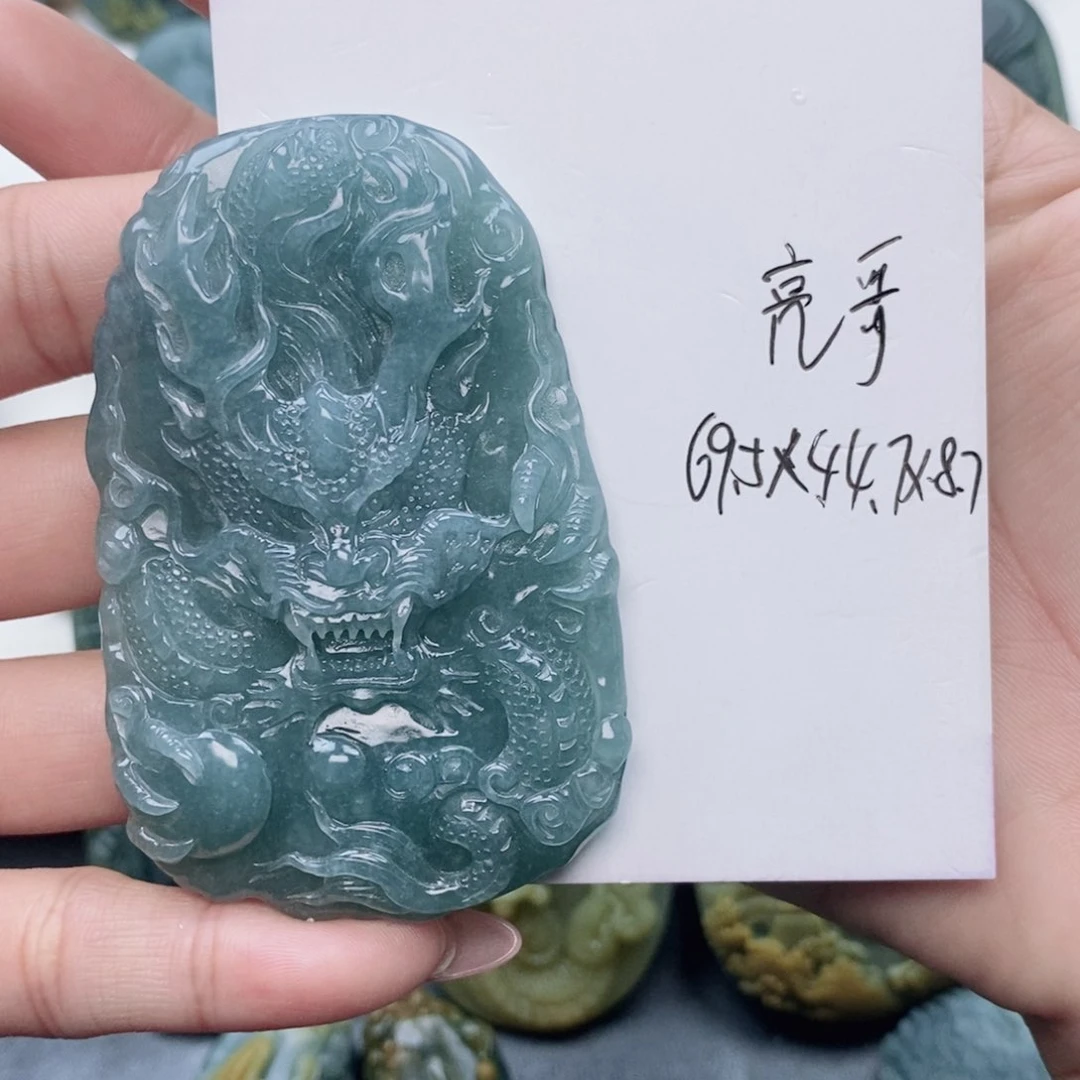 颈饰未镶嵌翡翠亮****）龙牌