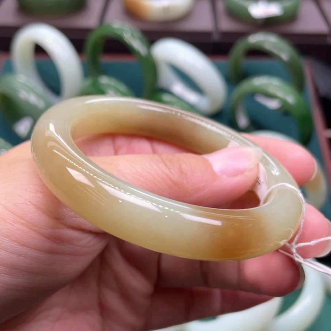 和田玉（糖玉）未镶嵌手镯5556