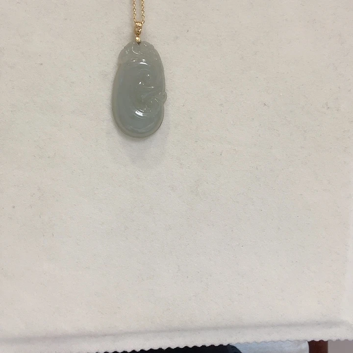 翡翠18K金镶嵌颈饰如意