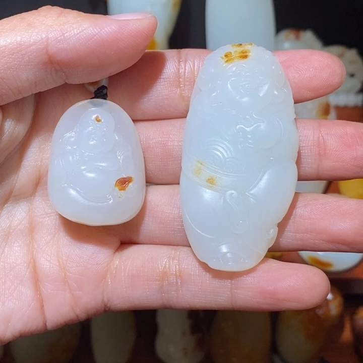 云***豹和田玉未镶嵌颈饰