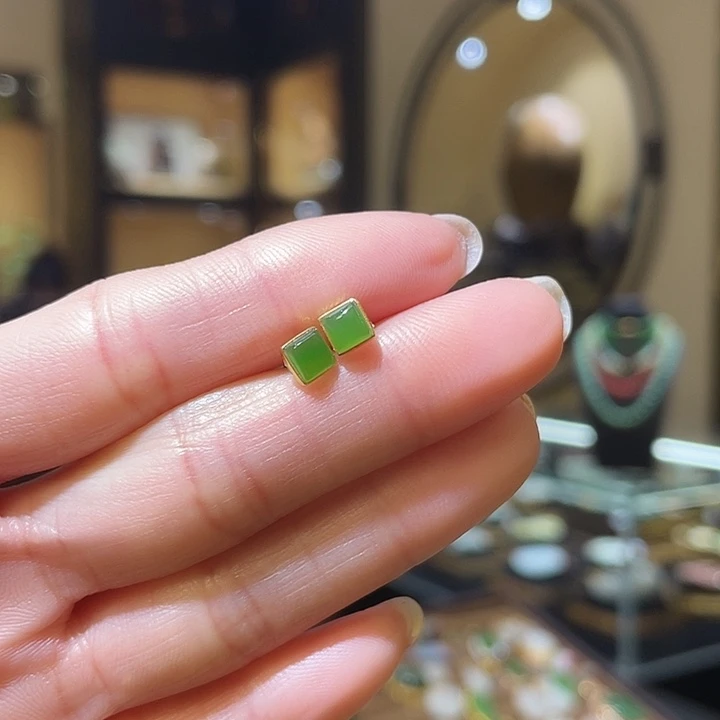 18K金镶嵌和田玉耳饰