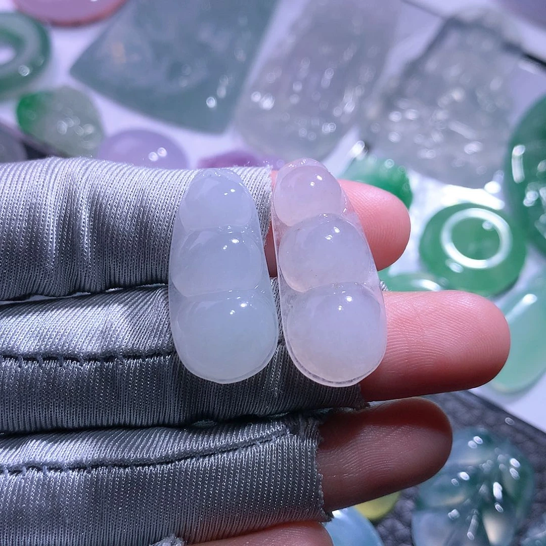 【闪购商品】翡翠未镶嵌颈饰一对