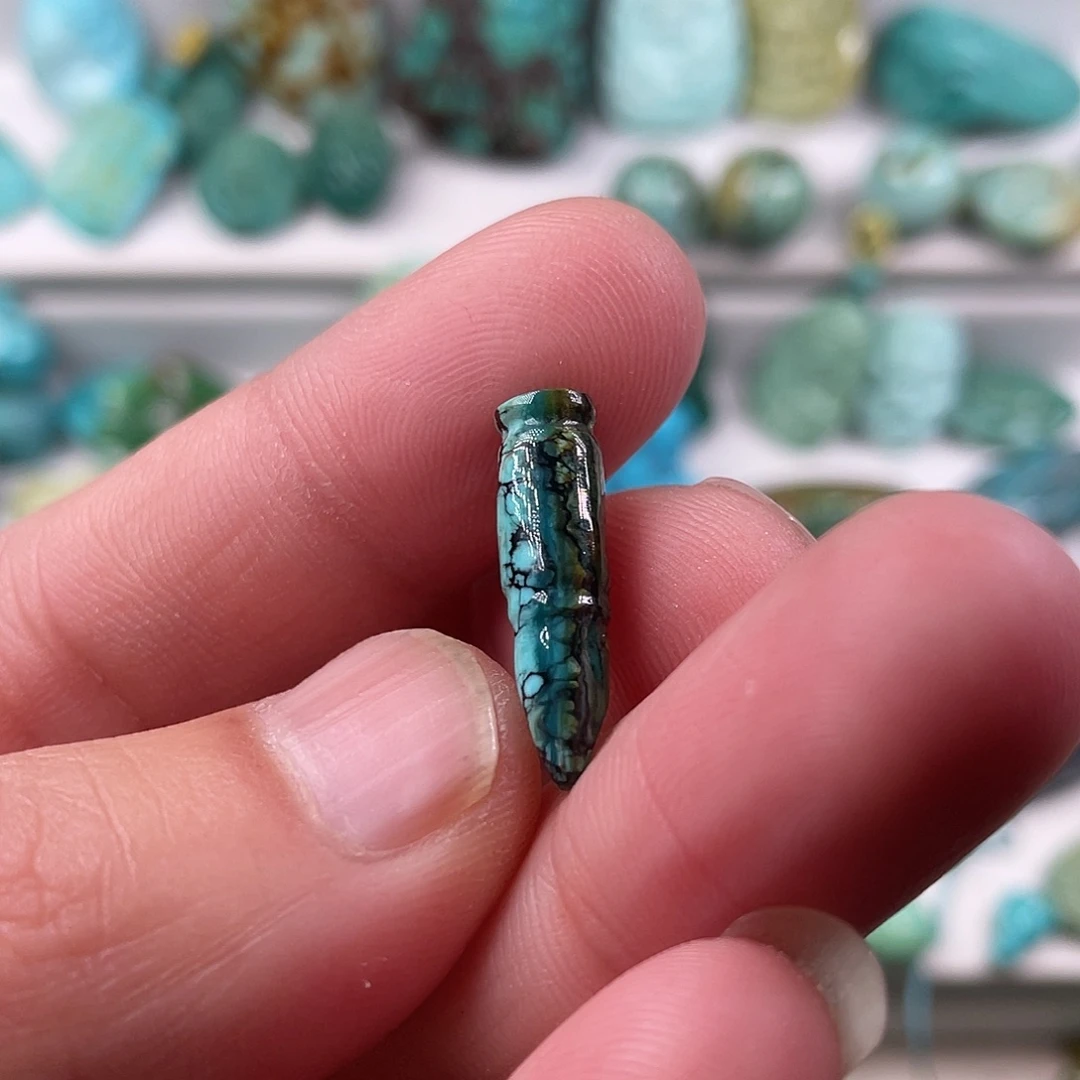 绿松石未镶嵌颈饰