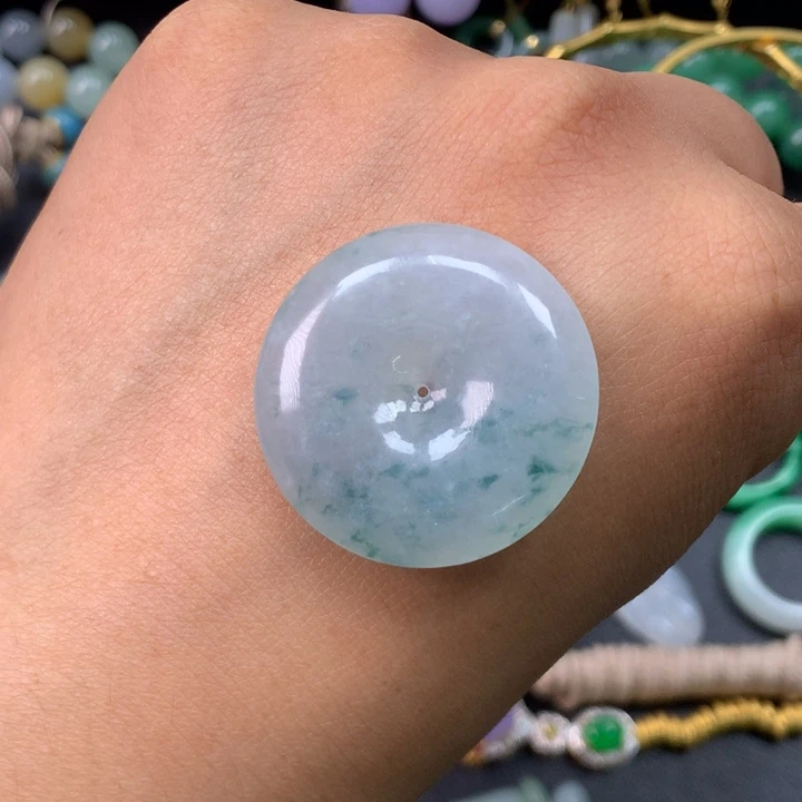 翡翠未镶嵌颈饰平安扣