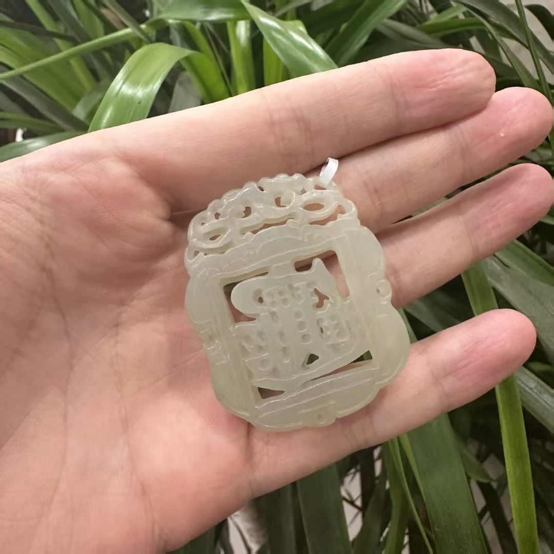 和田玉吊坠
