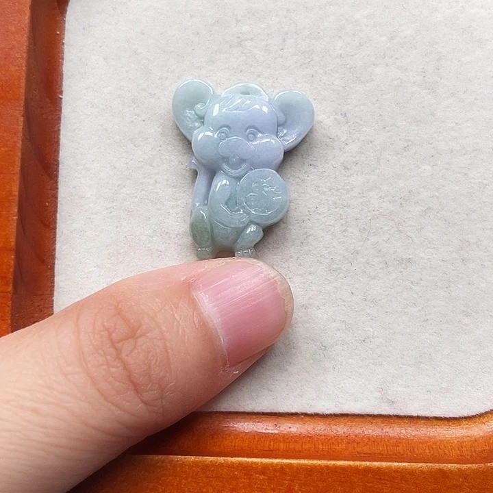 翡翠未镶嵌颈饰多宝鼠