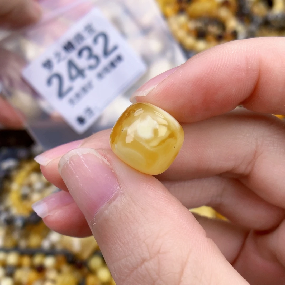 未镶嵌琥珀裸石13