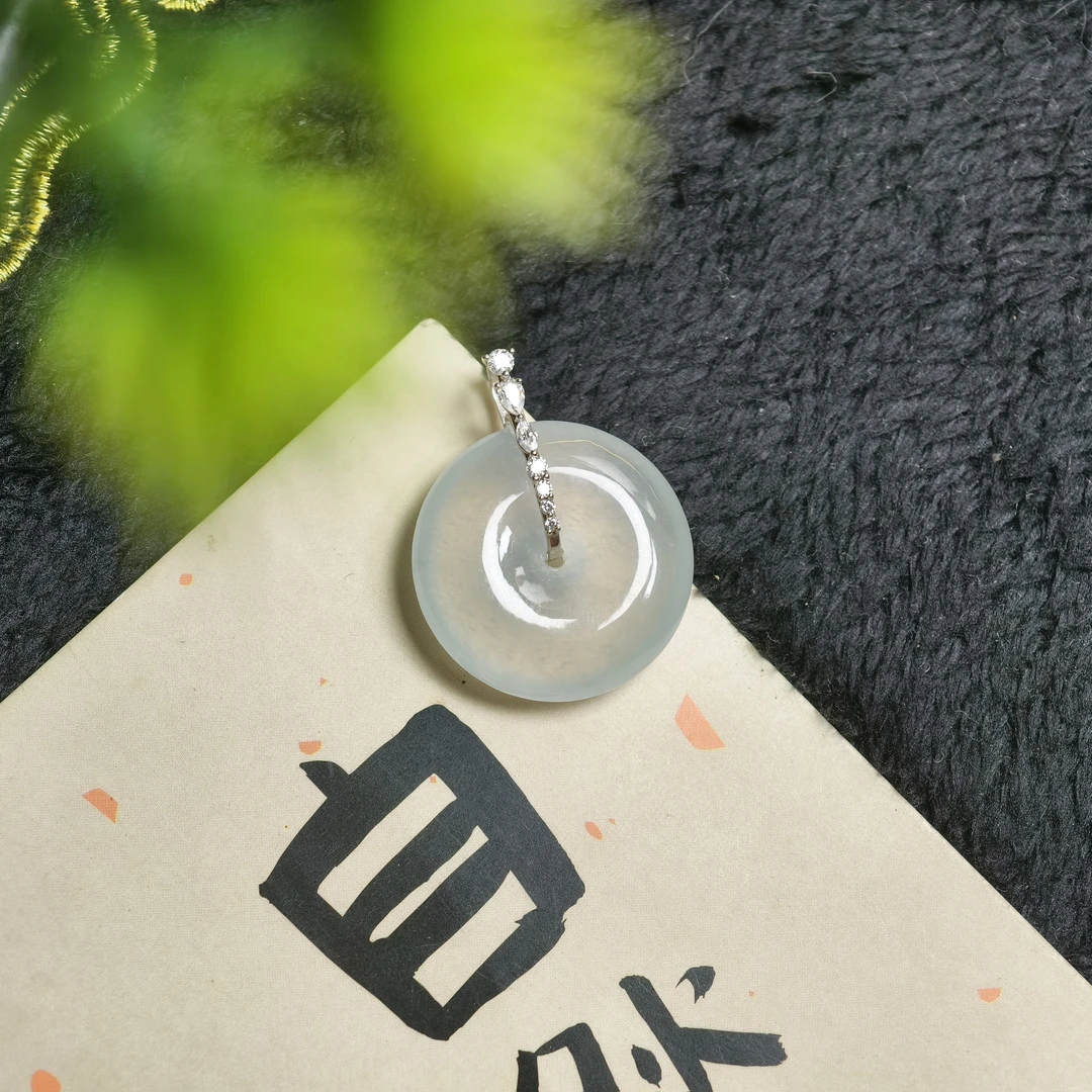 18k镶嵌缅甸翡翠A货平安扣