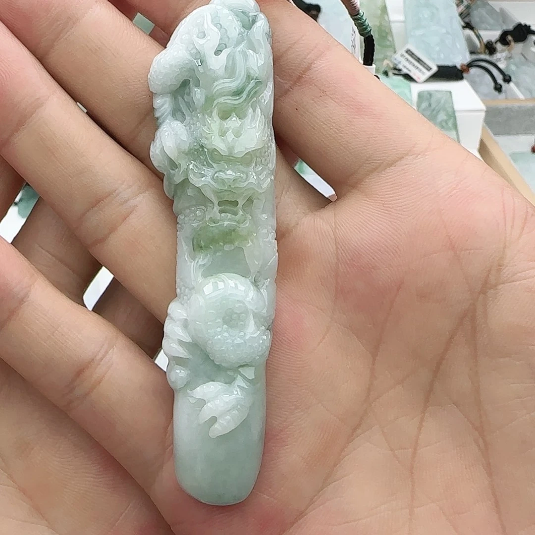 慢***…翡翠未镶嵌颈饰翡翠