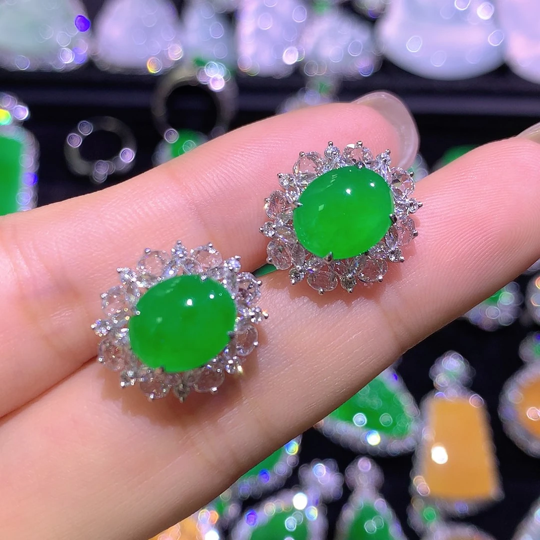 翡翠18K金镶嵌耳饰高冰满绿蛋面耳包