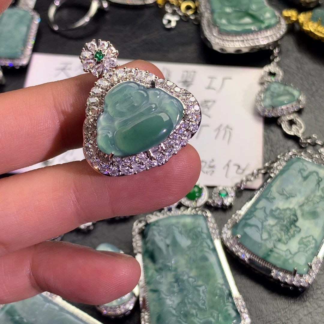 翡翠颈饰未镶嵌佛公